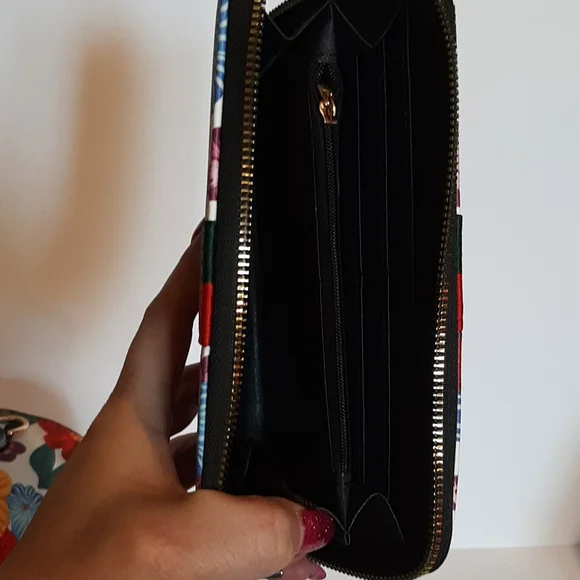 ALBA  Handbag.   SMOKE FREE HOME - Picture 4 of 6